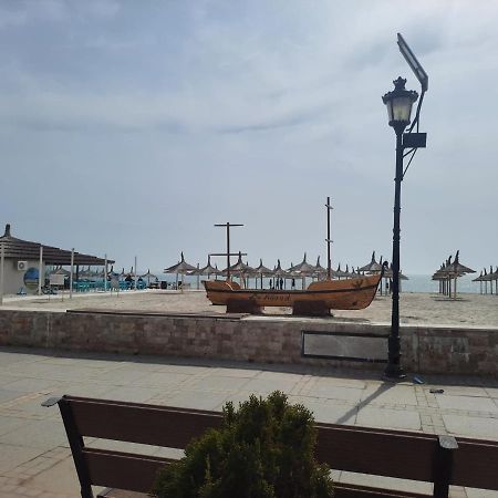 Beach Residence 10 Metri Pana La Plaja Năvodari Kültér fotó
